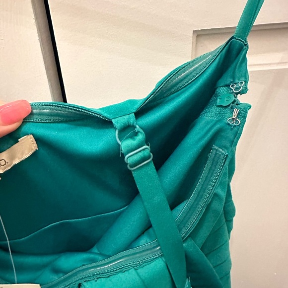 Gorgeous green 1 strap bow dress - Picture 5 of 7